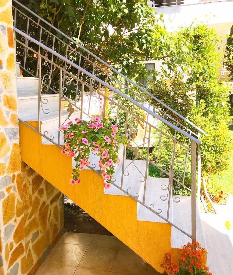 Vila Aliaj Luxury Apartment With 2 Rooms With Private Wonderful Terrace Дуррес Экстерьер фото
