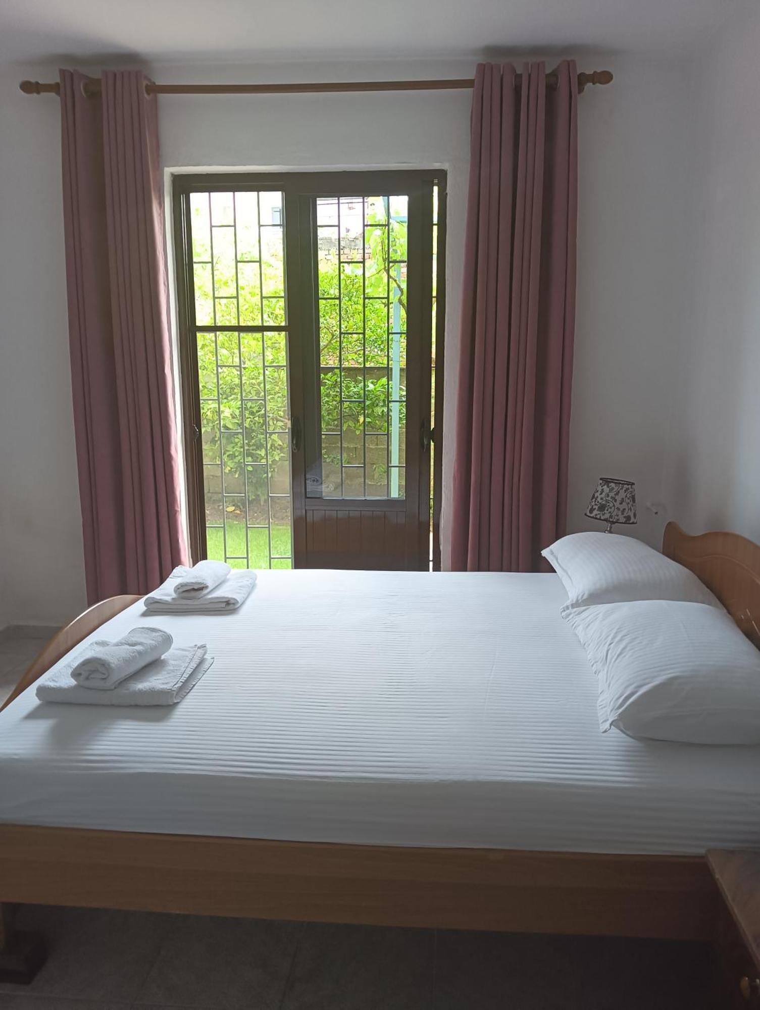 Vila Aliaj Luxury Apartment With 2 Rooms With Private Wonderful Terrace Дуррес Экстерьер фото