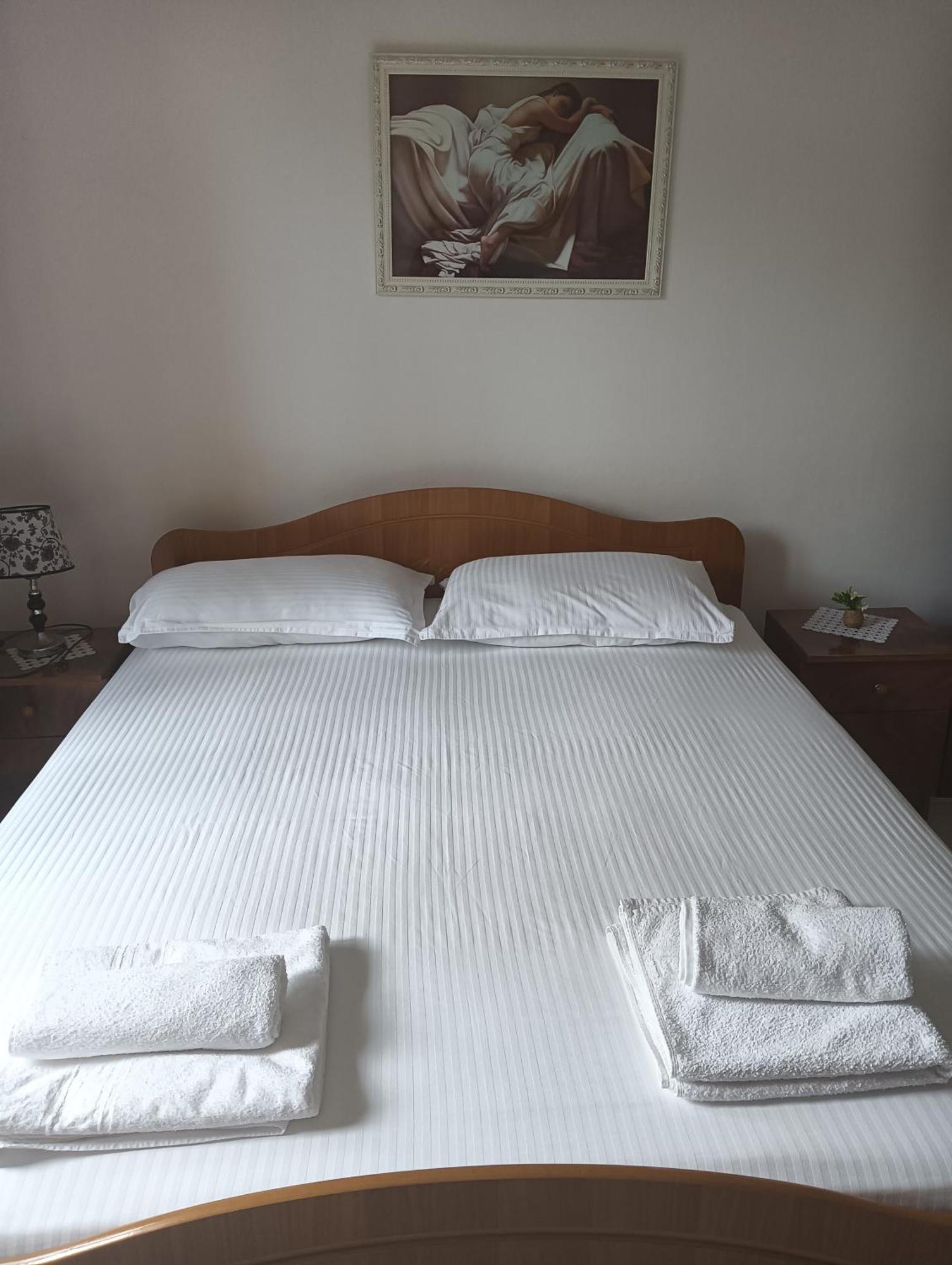 Vila Aliaj Luxury Apartment With 2 Rooms With Private Wonderful Terrace Дуррес Экстерьер фото