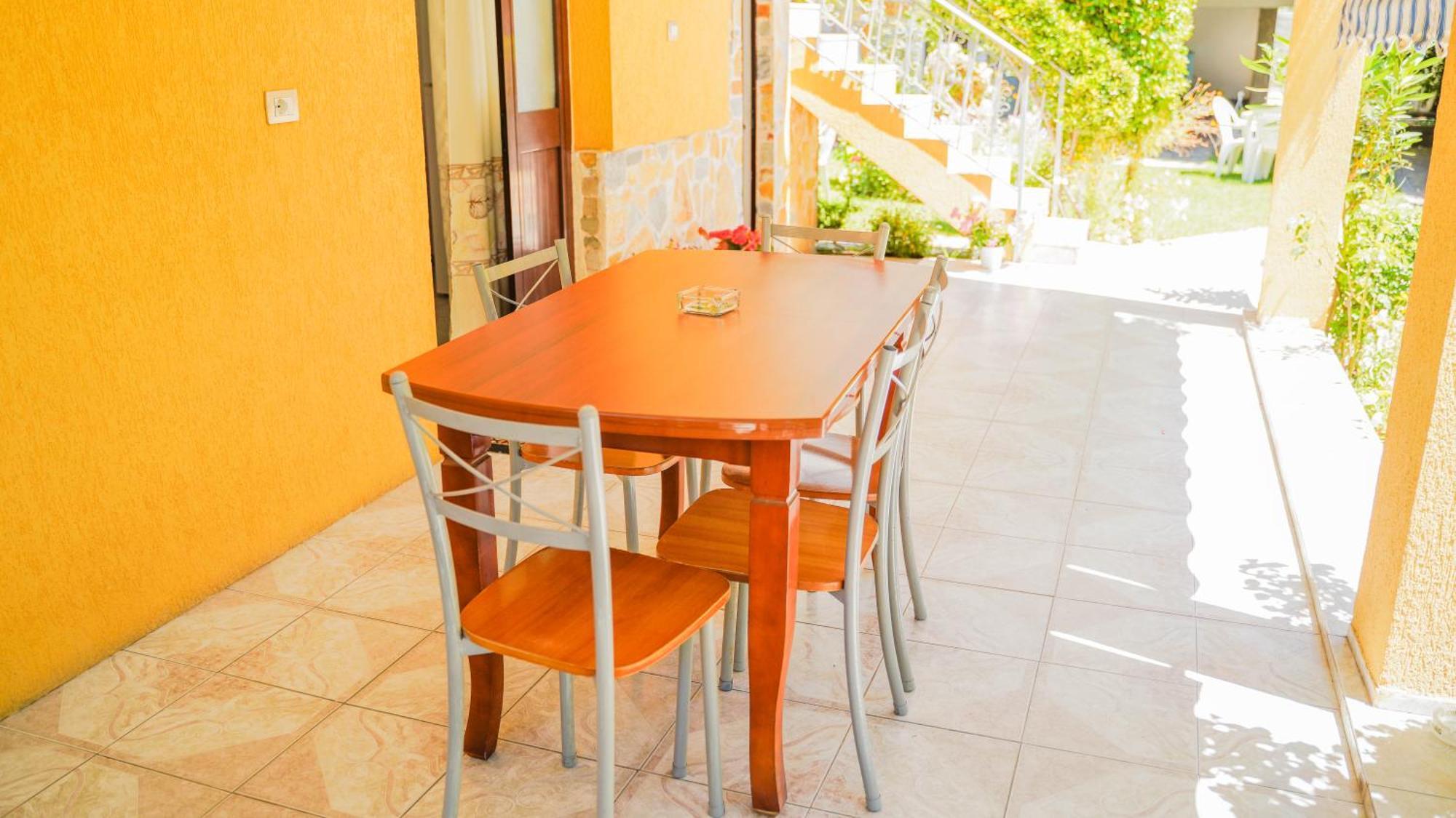 Vila Aliaj Luxury Apartment With 2 Rooms With Private Wonderful Terrace Дуррес Экстерьер фото